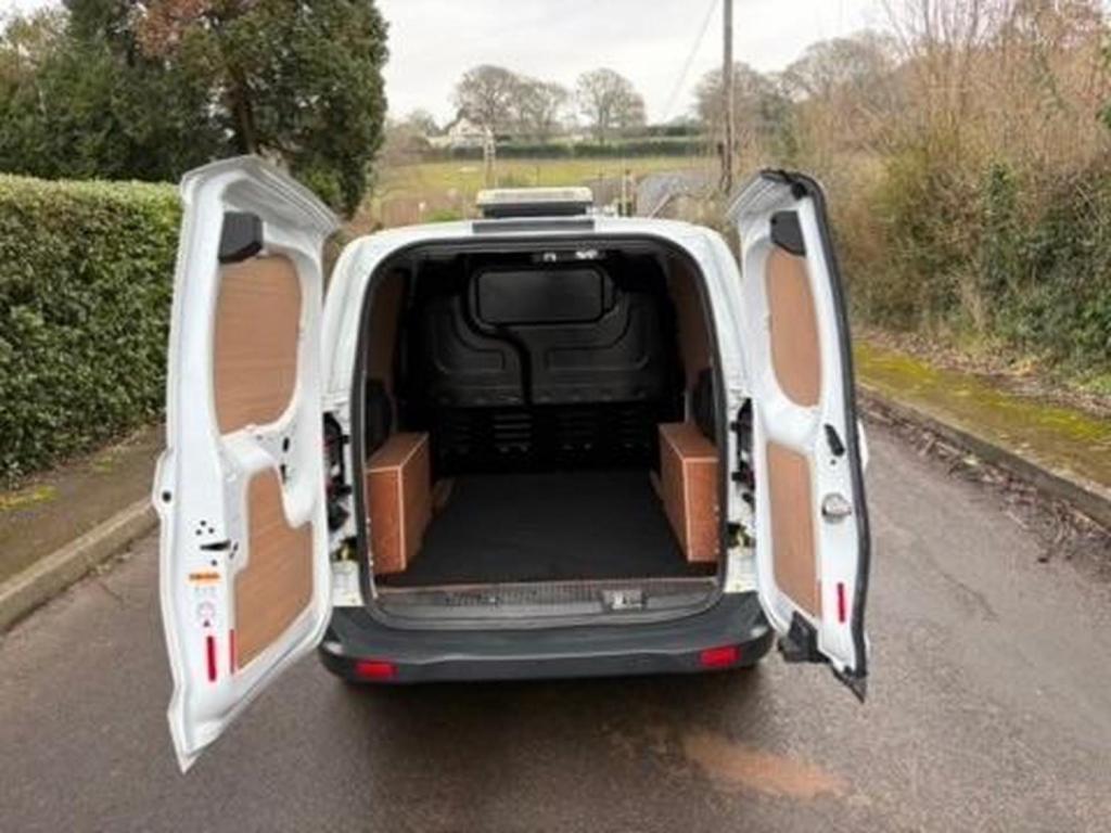 FORD TRANSIT COURIER