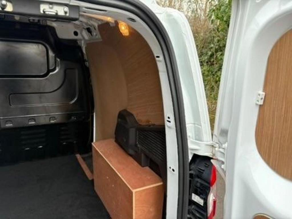 FORD TRANSIT COURIER