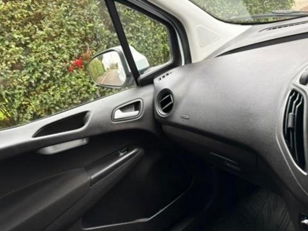 FORD TRANSIT COURIER