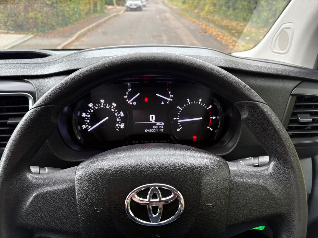 TOYOTA PROACE
