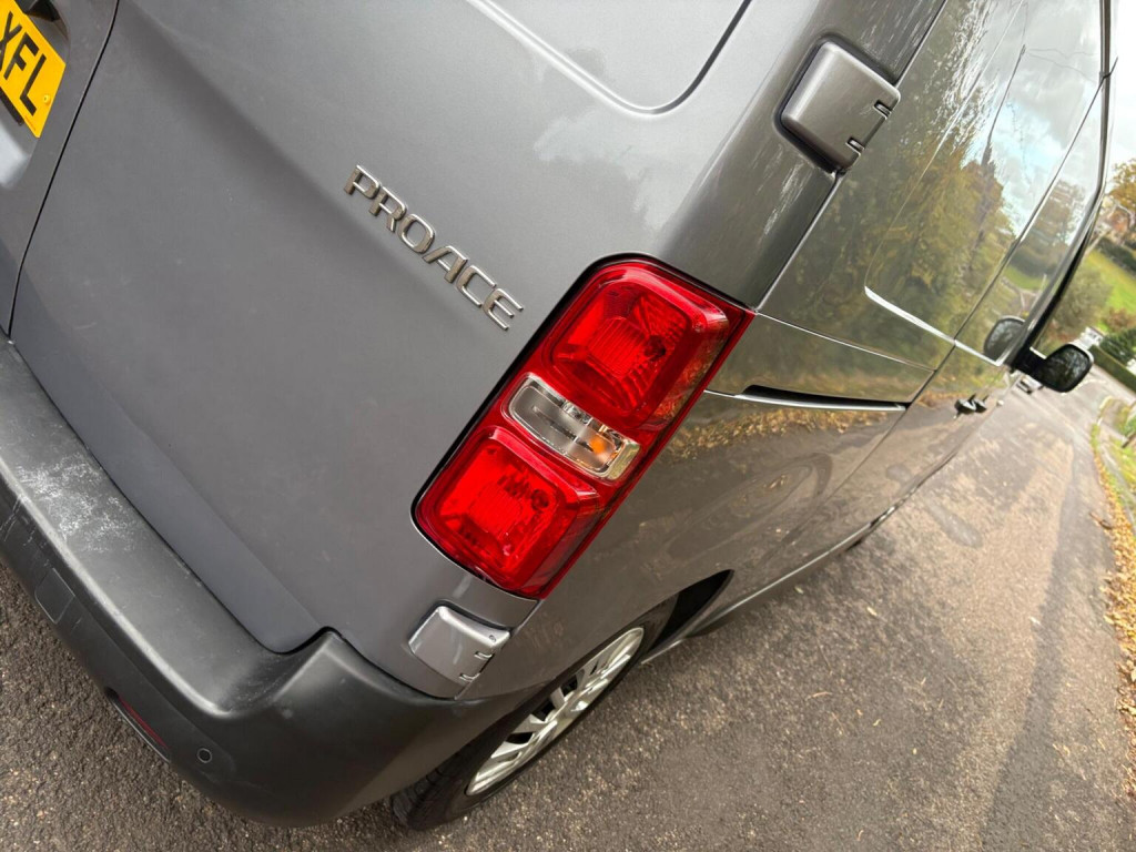 TOYOTA PROACE