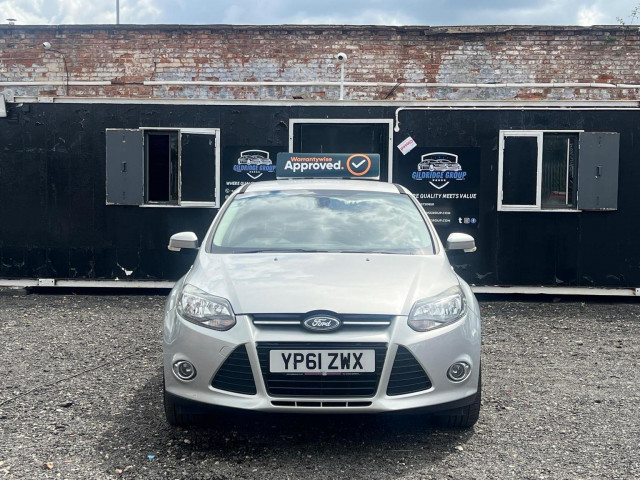 FORD FOCUS 1.6 Titanium Euro 5 5dr