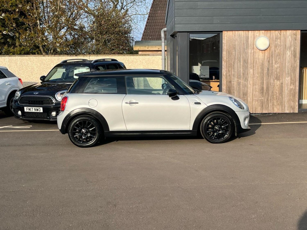 MINI HATCH