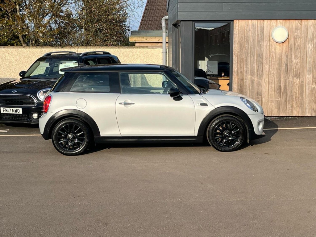 MINI HATCH