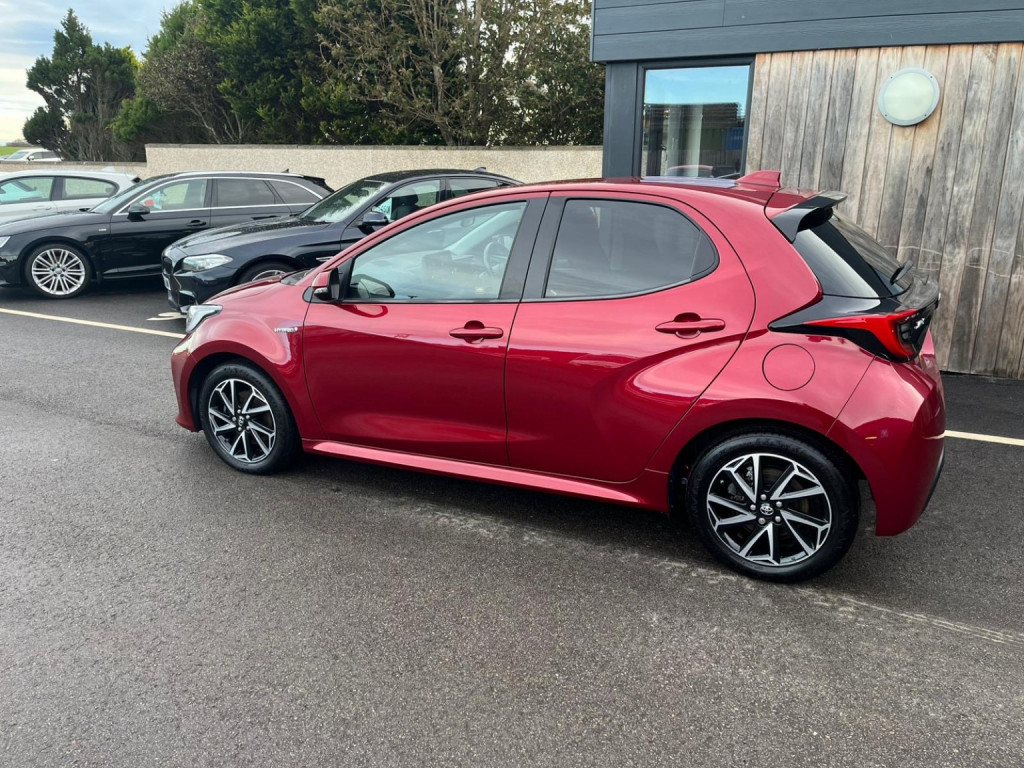 View TOYOTA YARIS 1.5 VVT-h Design