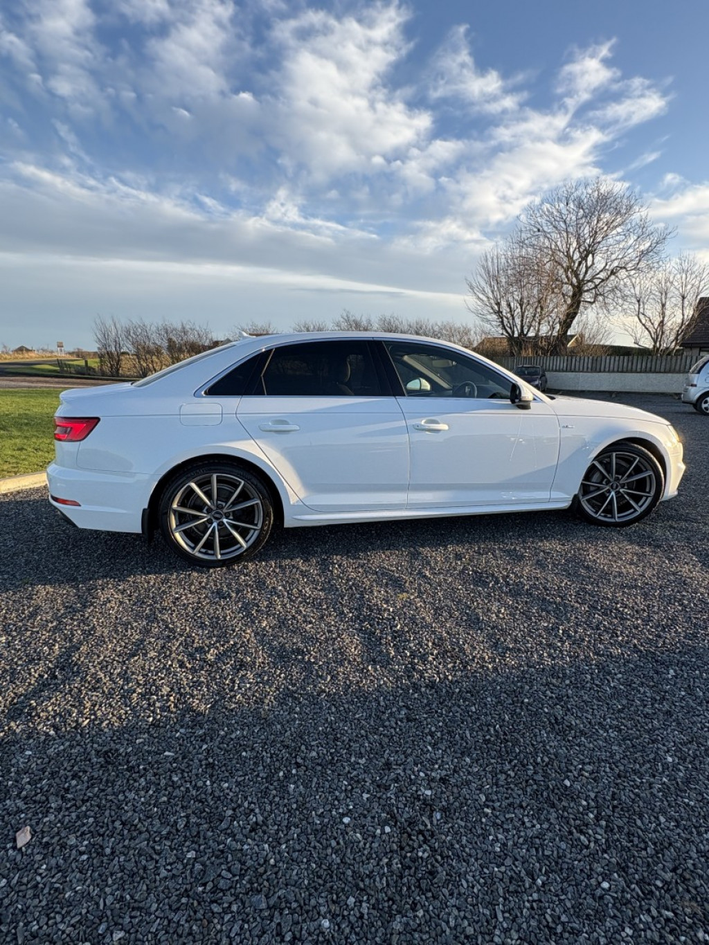 View AUDI A4 2.0 TDI S line
