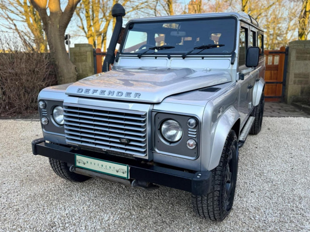 LAND ROVER DEFENDER 110