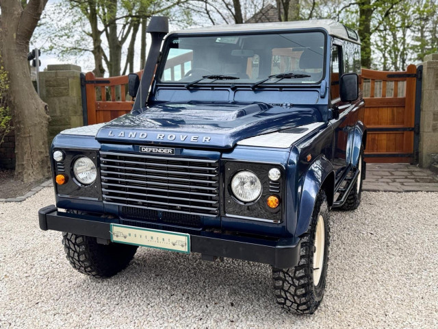 LAND ROVER DEFENDER 90