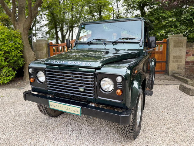 LAND ROVER DEFENDER 90