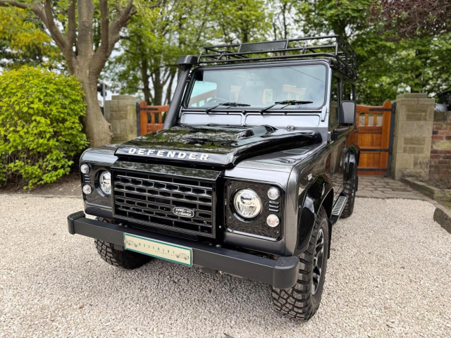 LAND ROVER DEFENDER 90