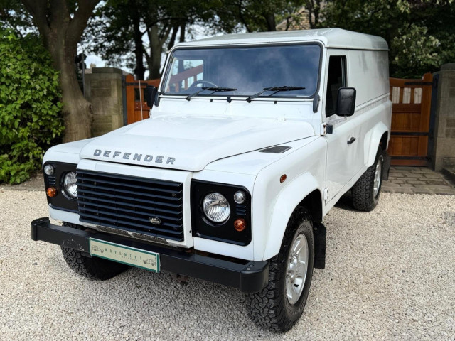 LAND ROVER DEFENDER 110