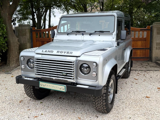 LAND ROVER DEFENDER 90