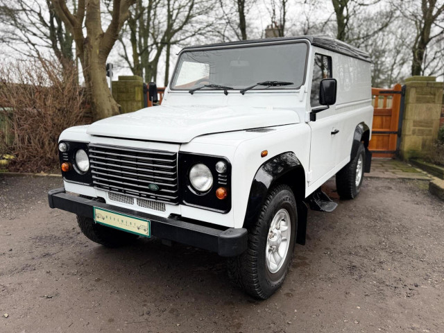LAND ROVER DEFENDER 110
