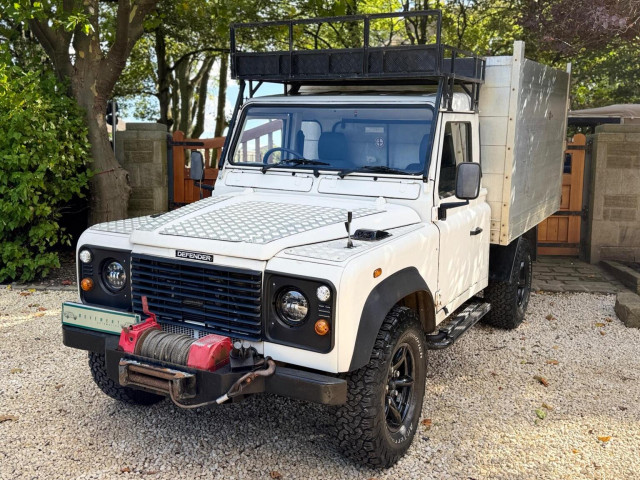 LAND ROVER DEFENDER 110