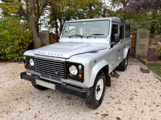 LAND ROVER DEFENDER 110