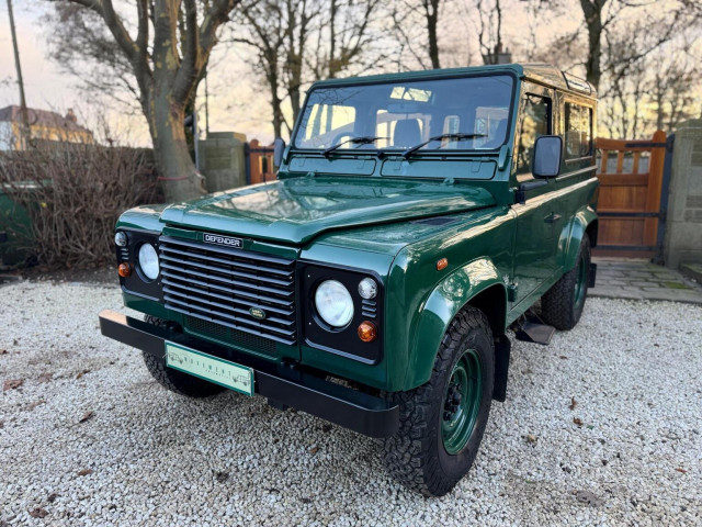 LAND ROVER DEFENDER 90