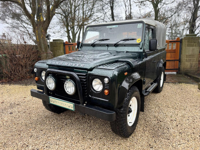 LAND ROVER DEFENDER 90