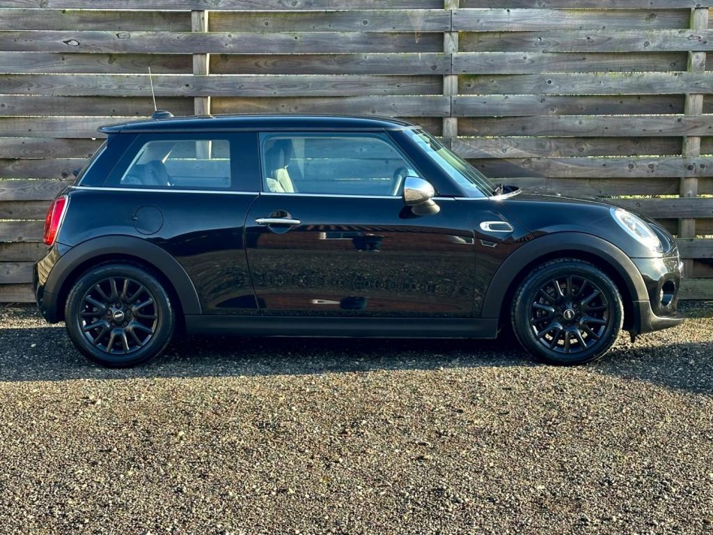 MINI HATCH