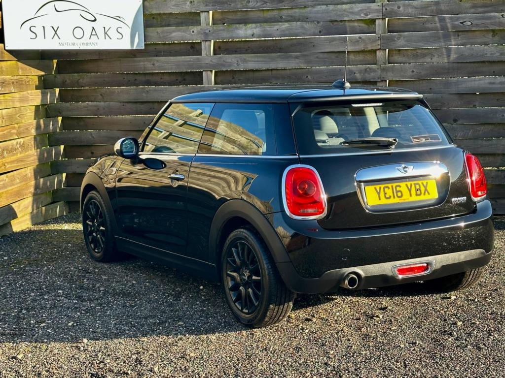 MINI HATCH