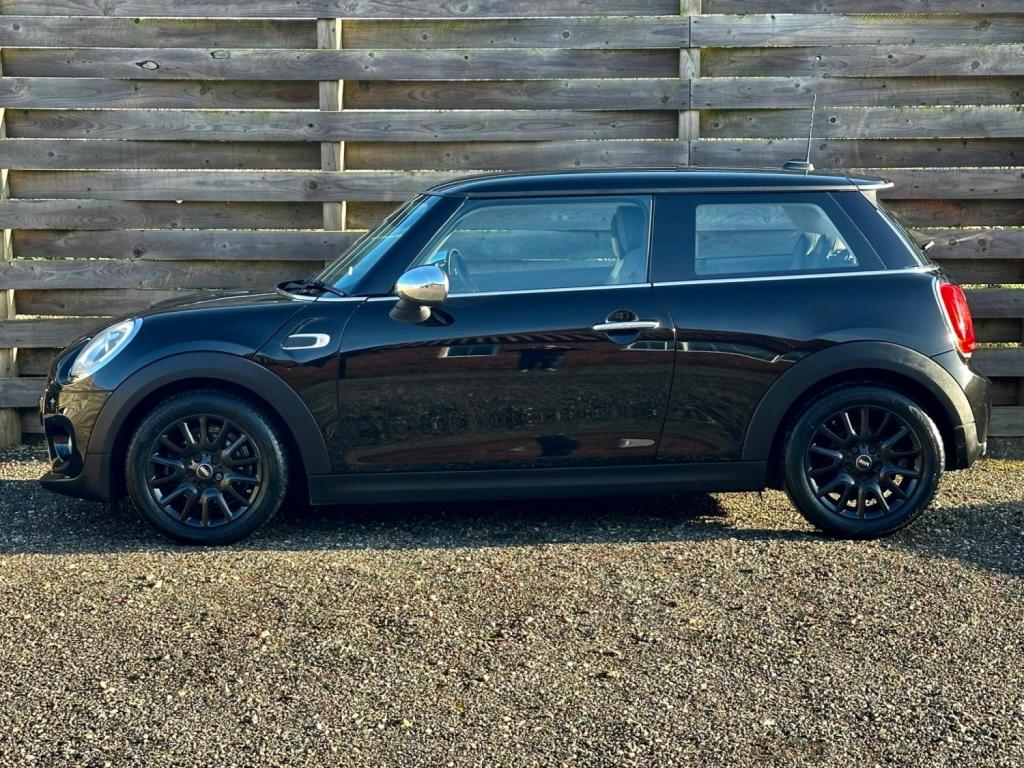 MINI HATCH