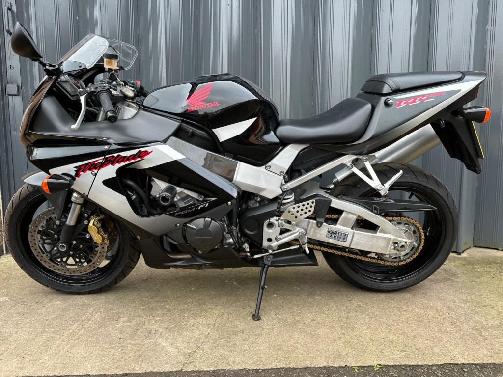 View HONDA CBR900RR Fireblade -