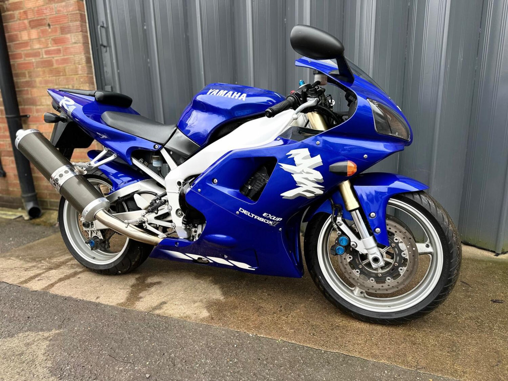 View YAMAHA R1 
