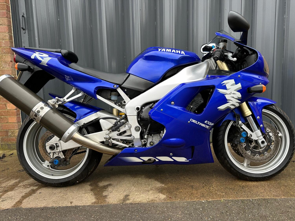 View YAMAHA R1 