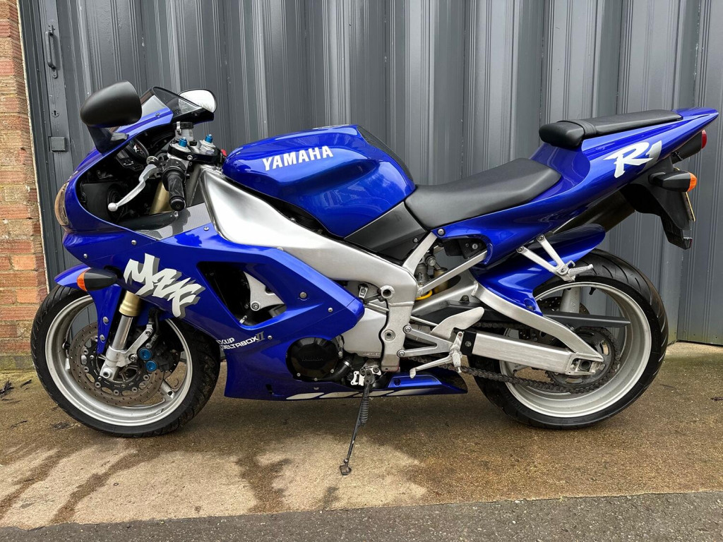 View YAMAHA R1 