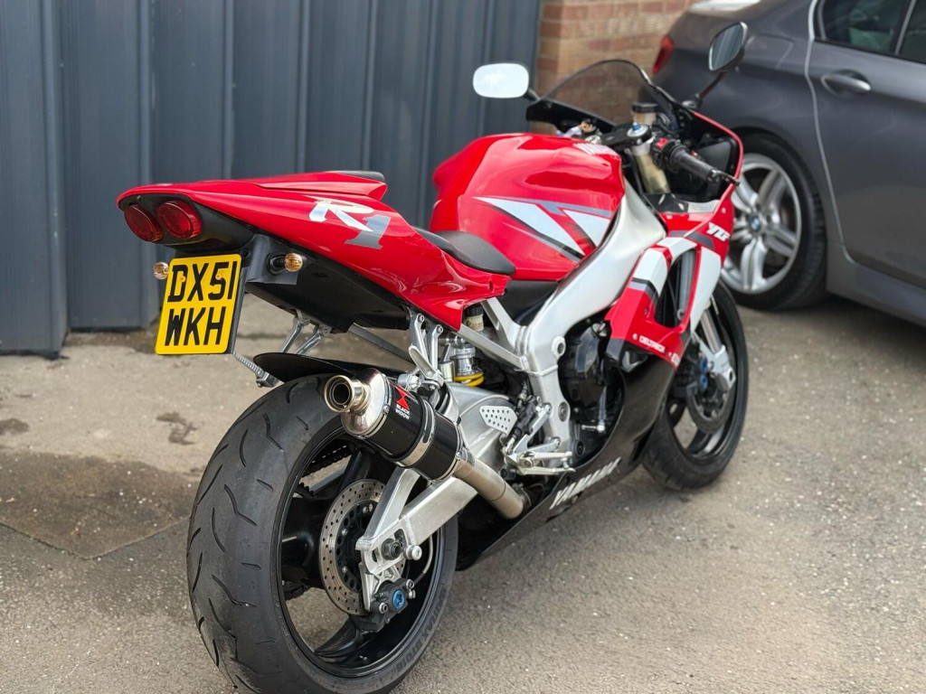 View YAMAHA YZF-R1 R1