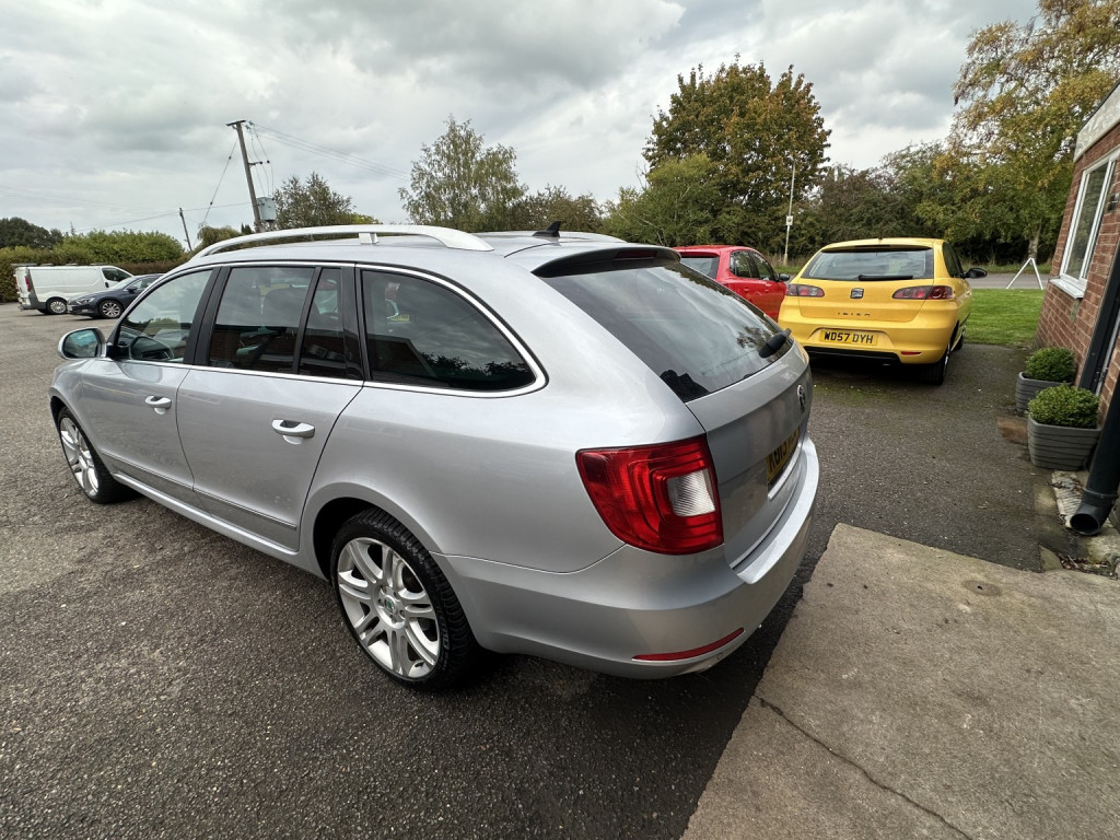 View SKODA SUPERB 2.0 TDI Elegance