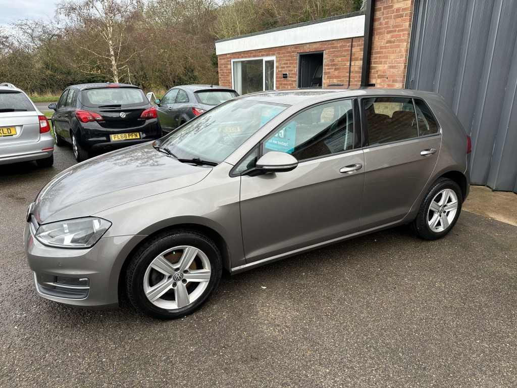 View VOLKSWAGEN GOLF 1.6 TDI BlueMotion Tech Match