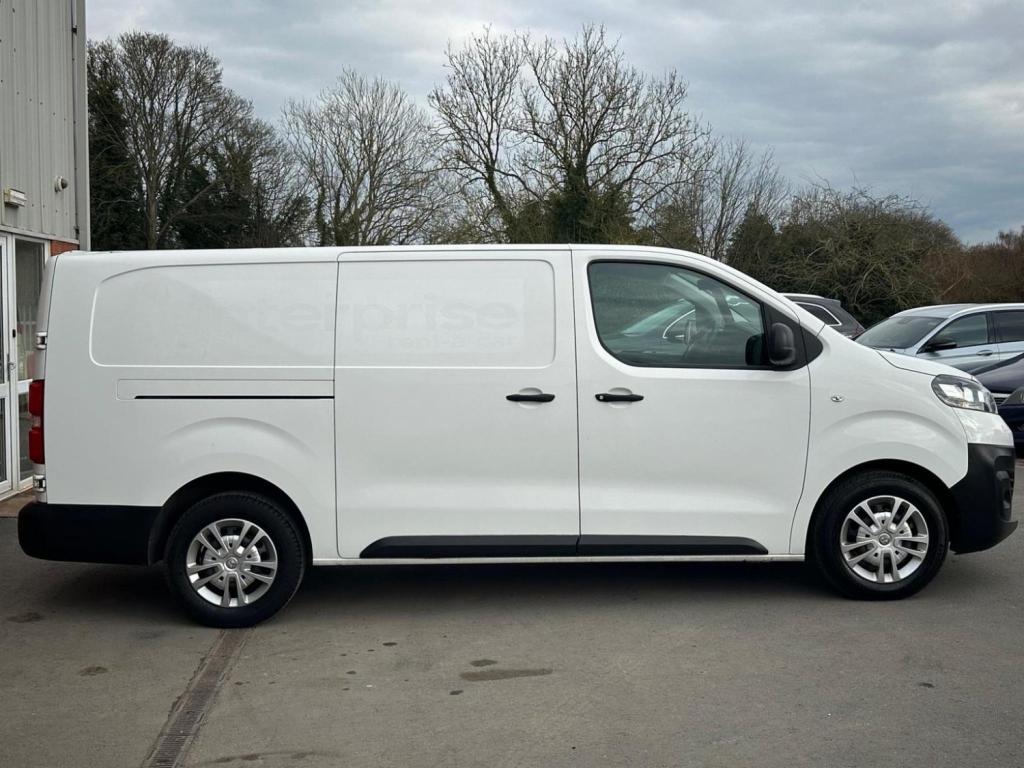 VAUXHALL VIVARO