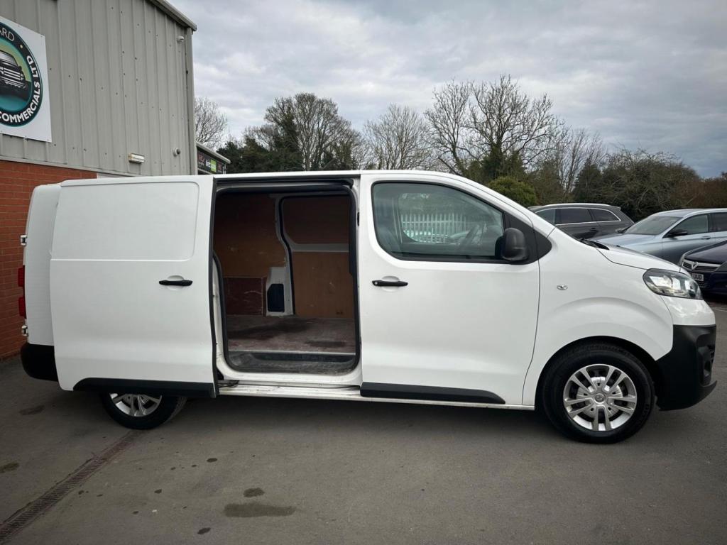 VAUXHALL VIVARO
