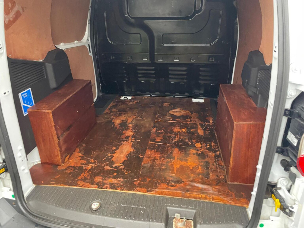 FORD TRANSIT COURIER