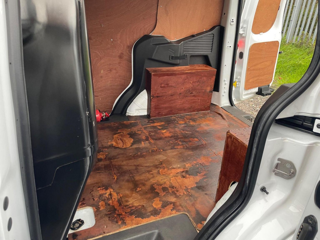 FORD TRANSIT COURIER