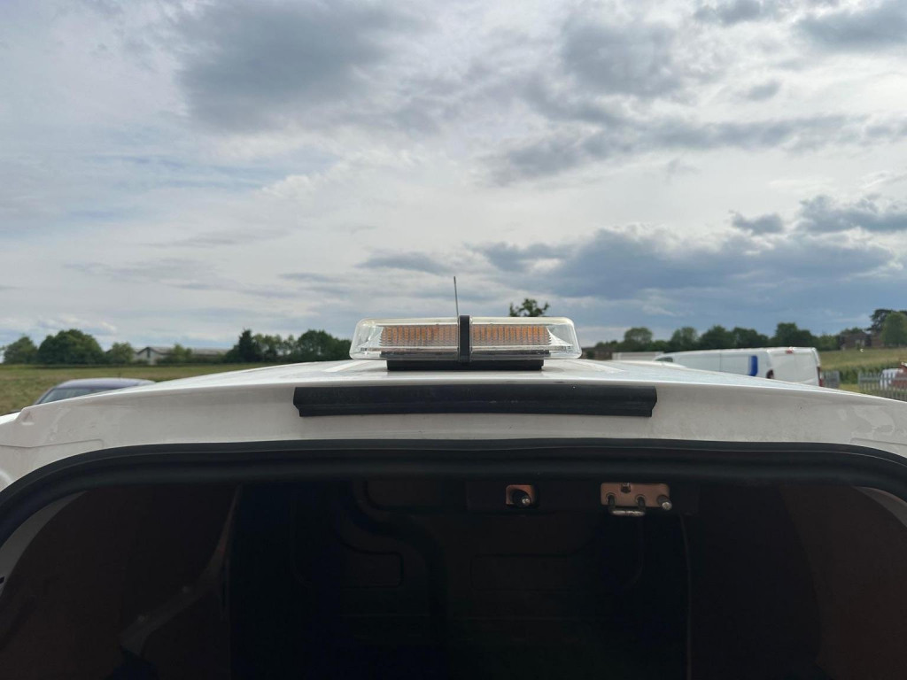 FORD TRANSIT COURIER