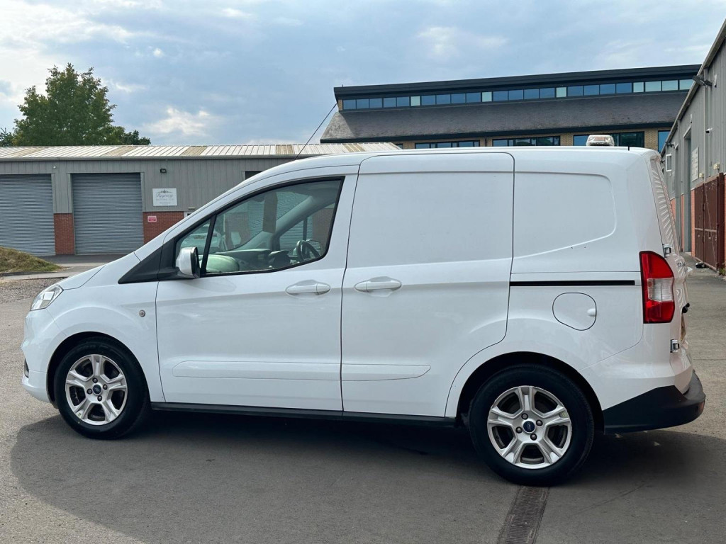 FORD TRANSIT COURIER