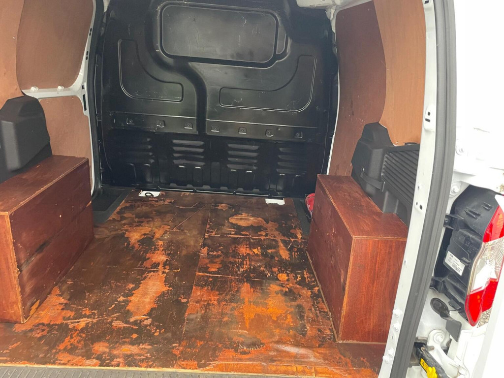 FORD TRANSIT COURIER