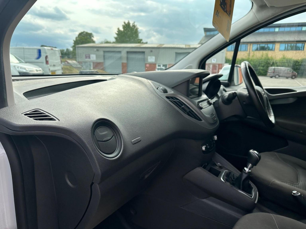 FORD TRANSIT COURIER