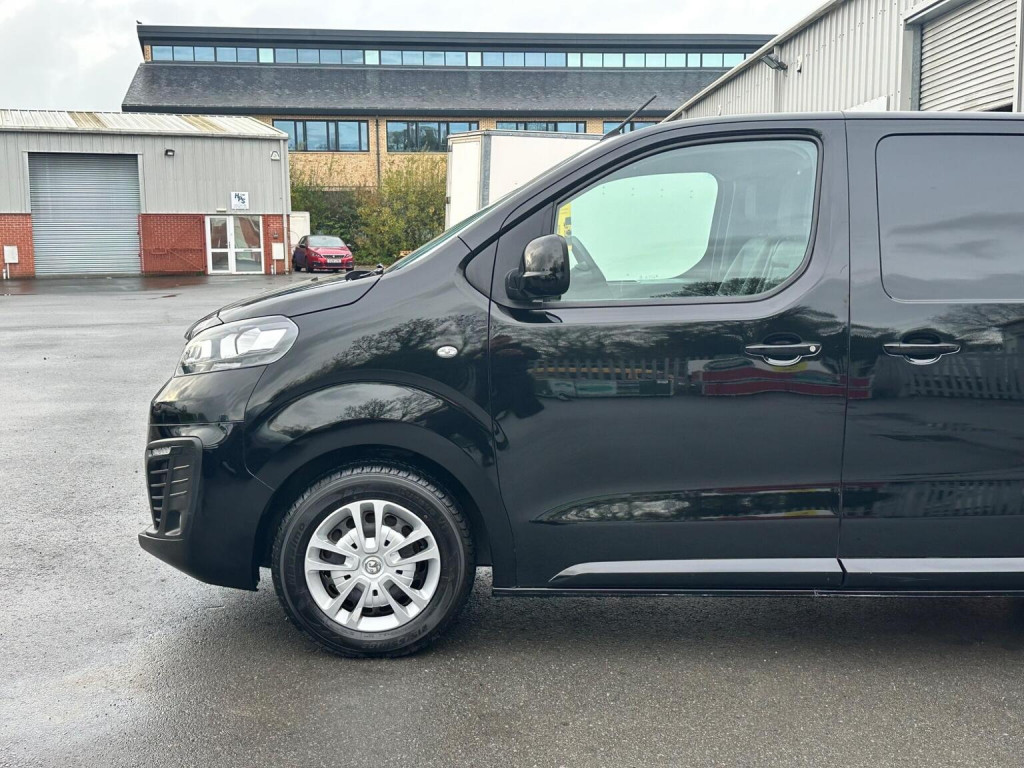 VAUXHALL VIVARO