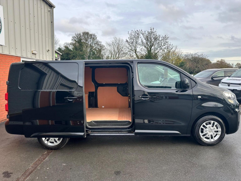VAUXHALL VIVARO