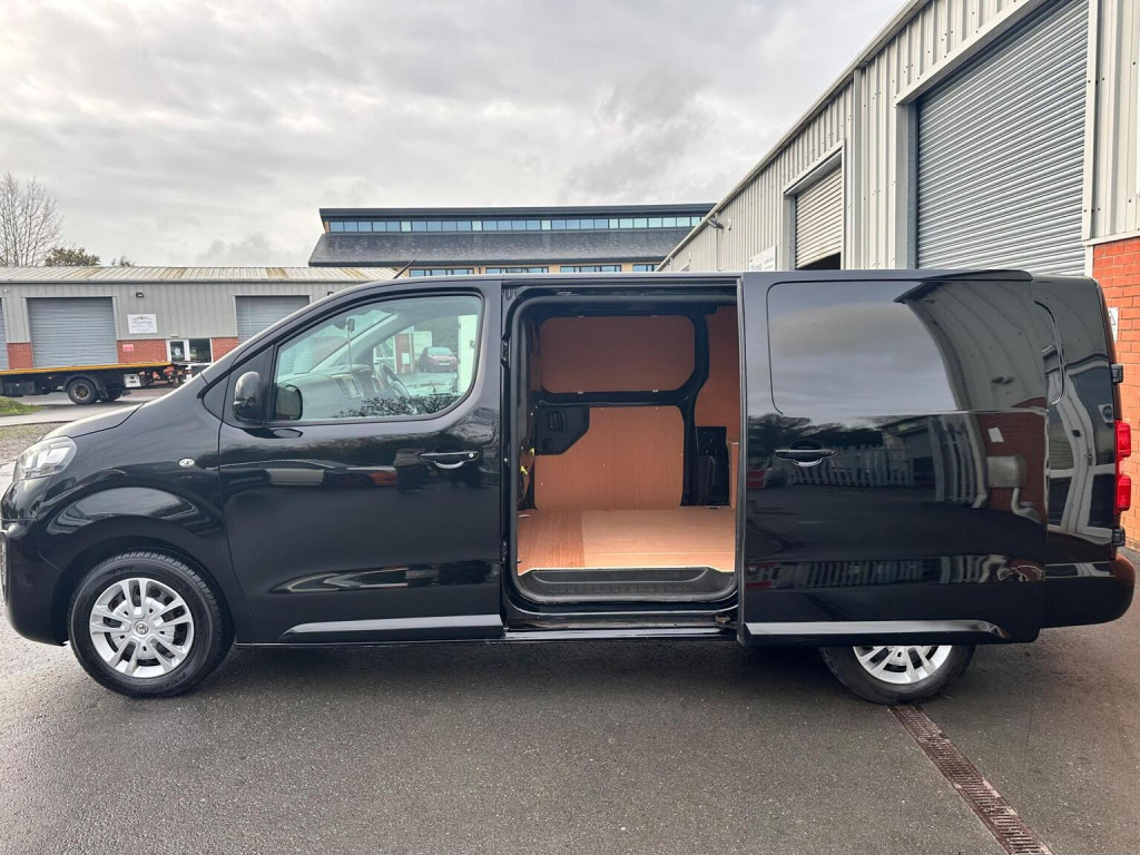 VAUXHALL VIVARO