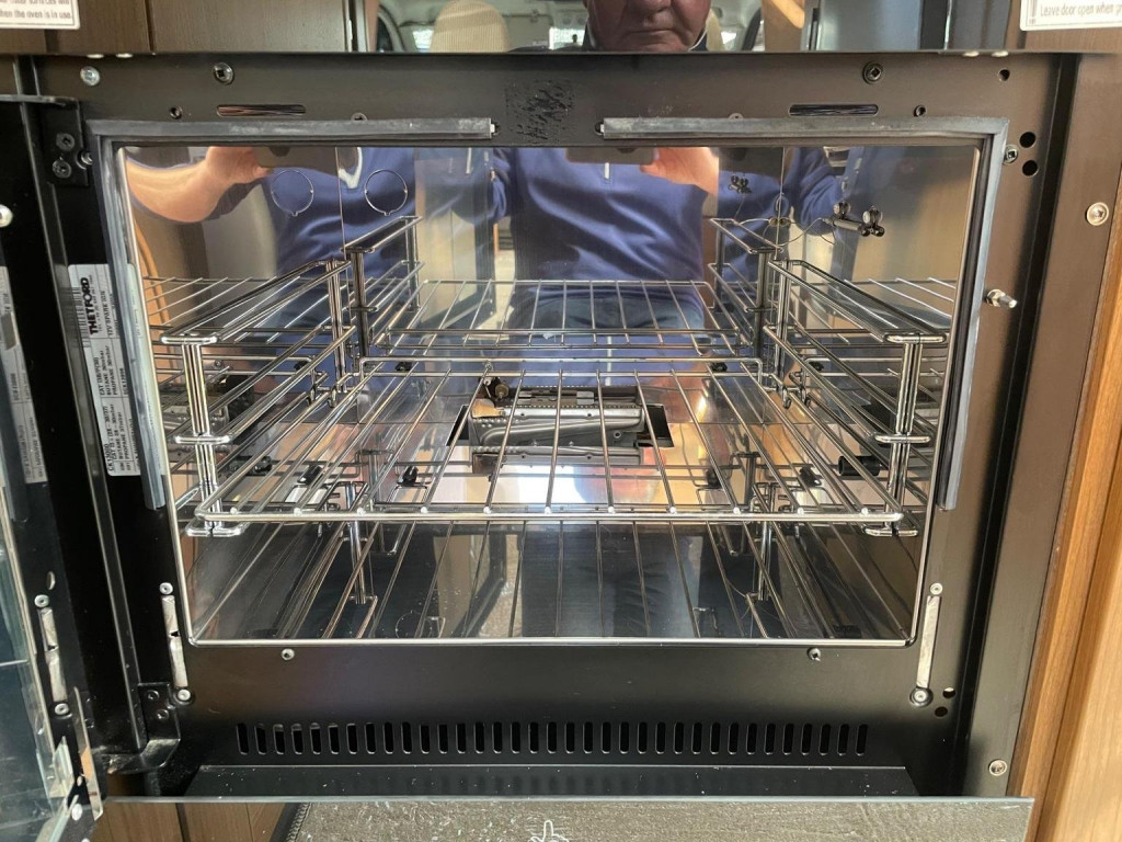 AUTO-TRAIL TRACKER EKS