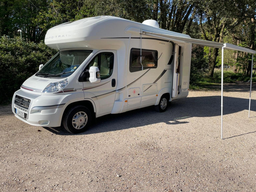 AUTO-TRAIL TRACKER EKS