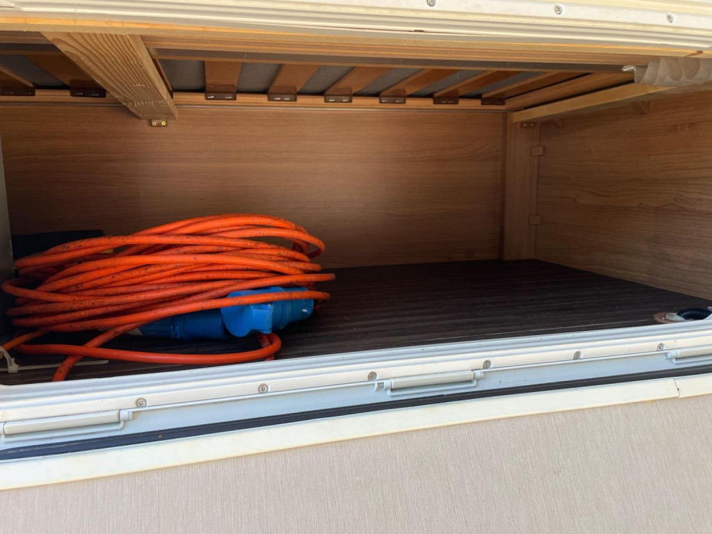 AUTO-TRAIL TRACKER EKS