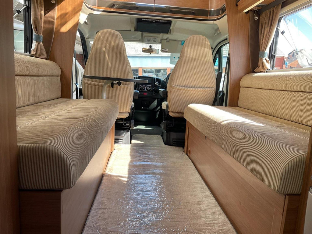 AUTO-TRAIL TRACKER EKS