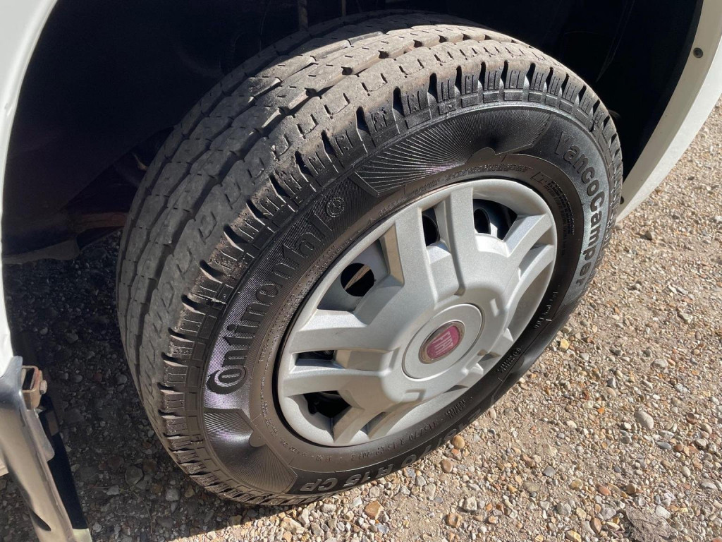 AUTO-TRAIL TRACKER EKS