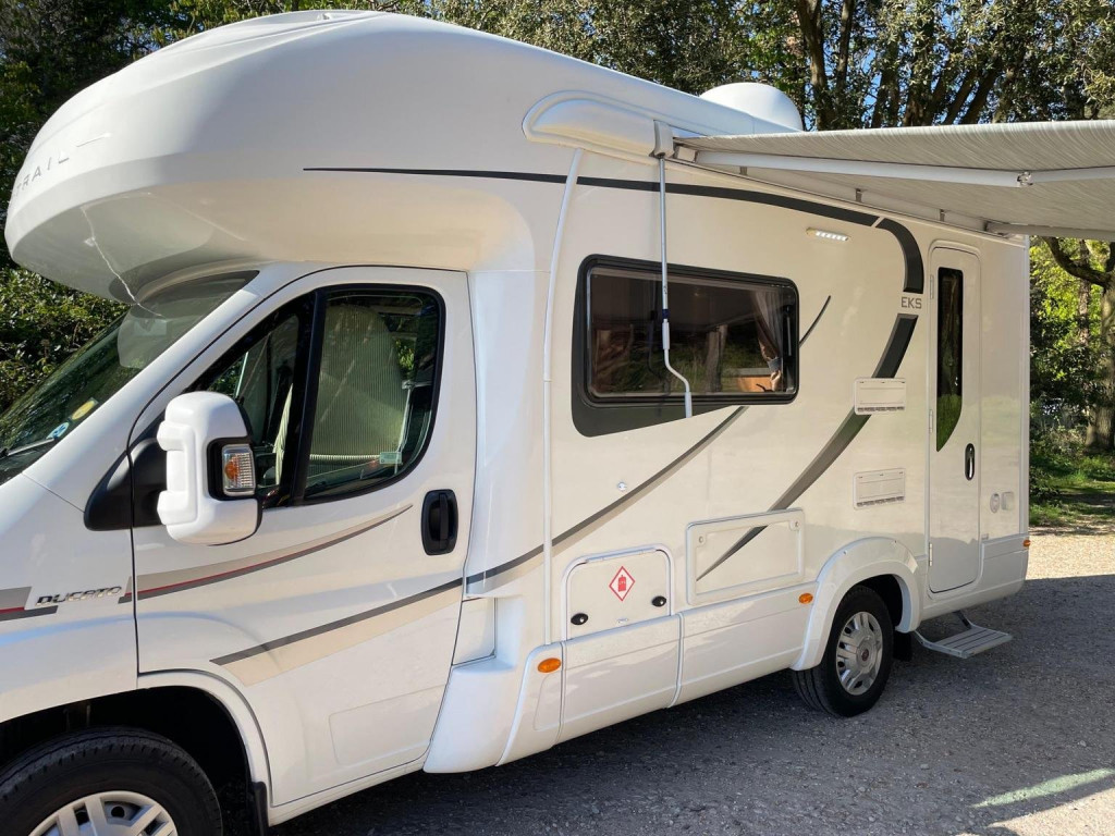 AUTO-TRAIL TRACKER EKS