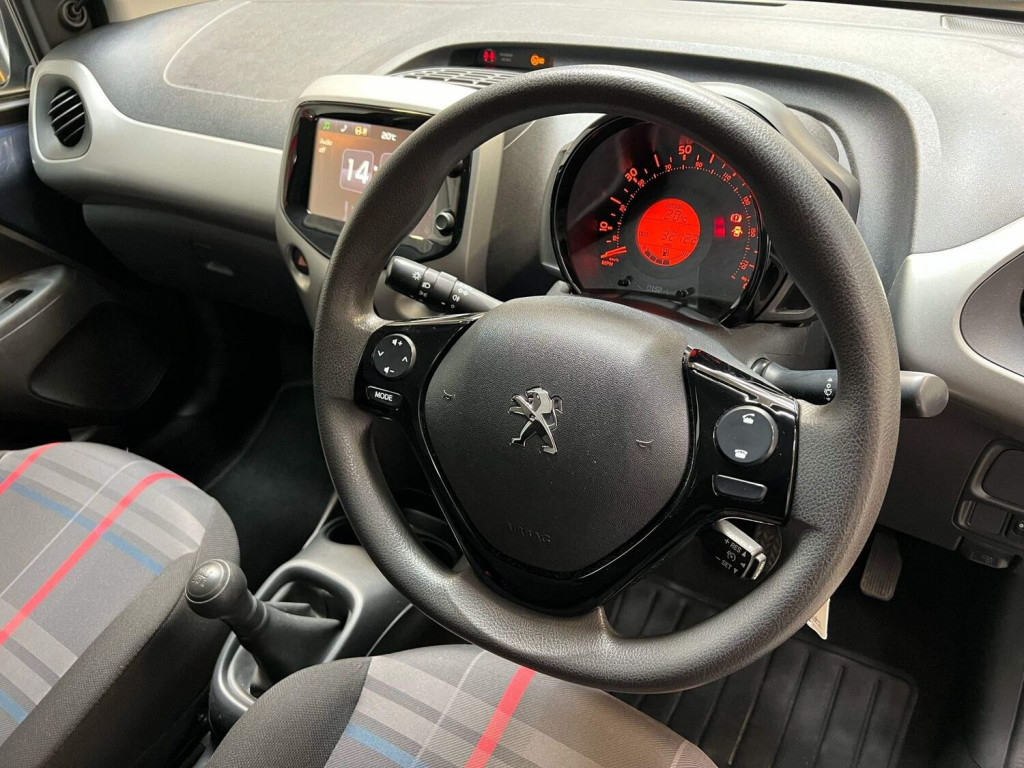 PEUGEOT 108