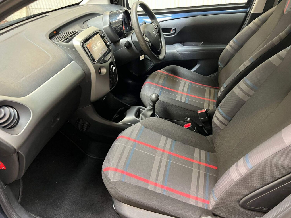 PEUGEOT 108